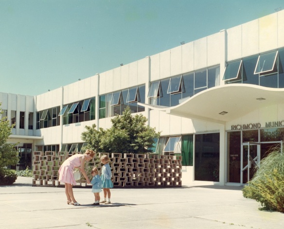 2004 11_Municipal Hall 1960
